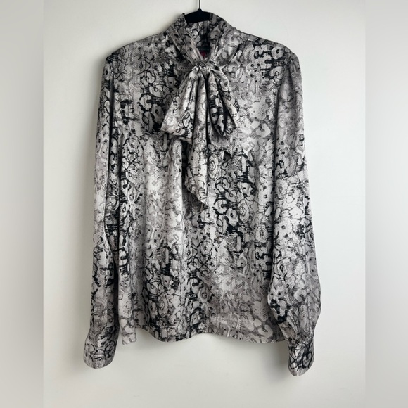 Vince Camuto Reptile Printed Tie Neck Puff Sleeve Button Front Blouse Top Sz XL - Picture 1 of 8